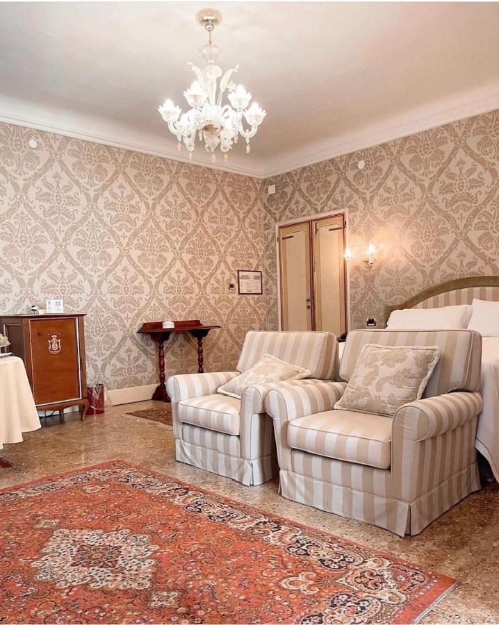 Hotel Villa Condulmer Mogliano Veneto Dış mekan fotoğraf A room at the hotel