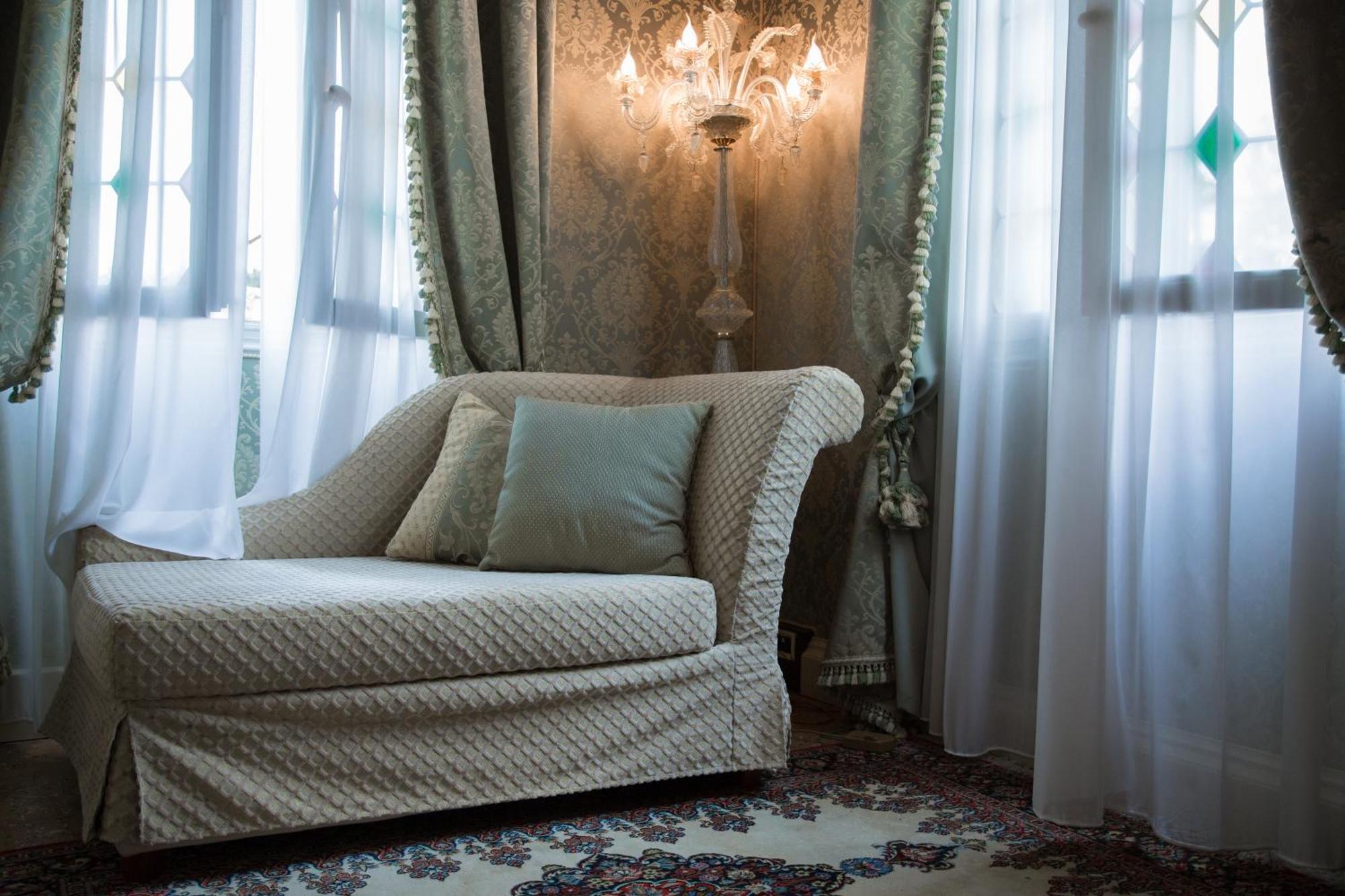 Hotel Villa Condulmer Mogliano Veneto Oda fotoğraf A chaise longue