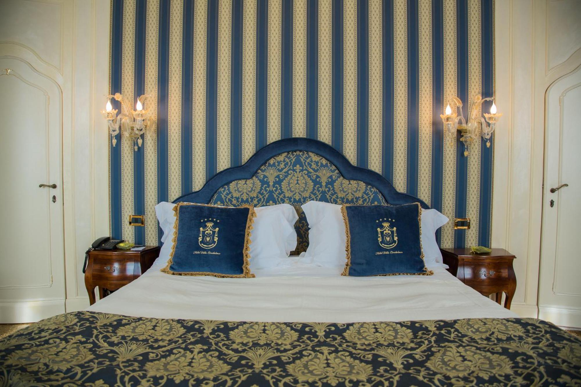 Hotel Villa Condulmer Mogliano Veneto Oda fotoğraf A bedroom at the hotel