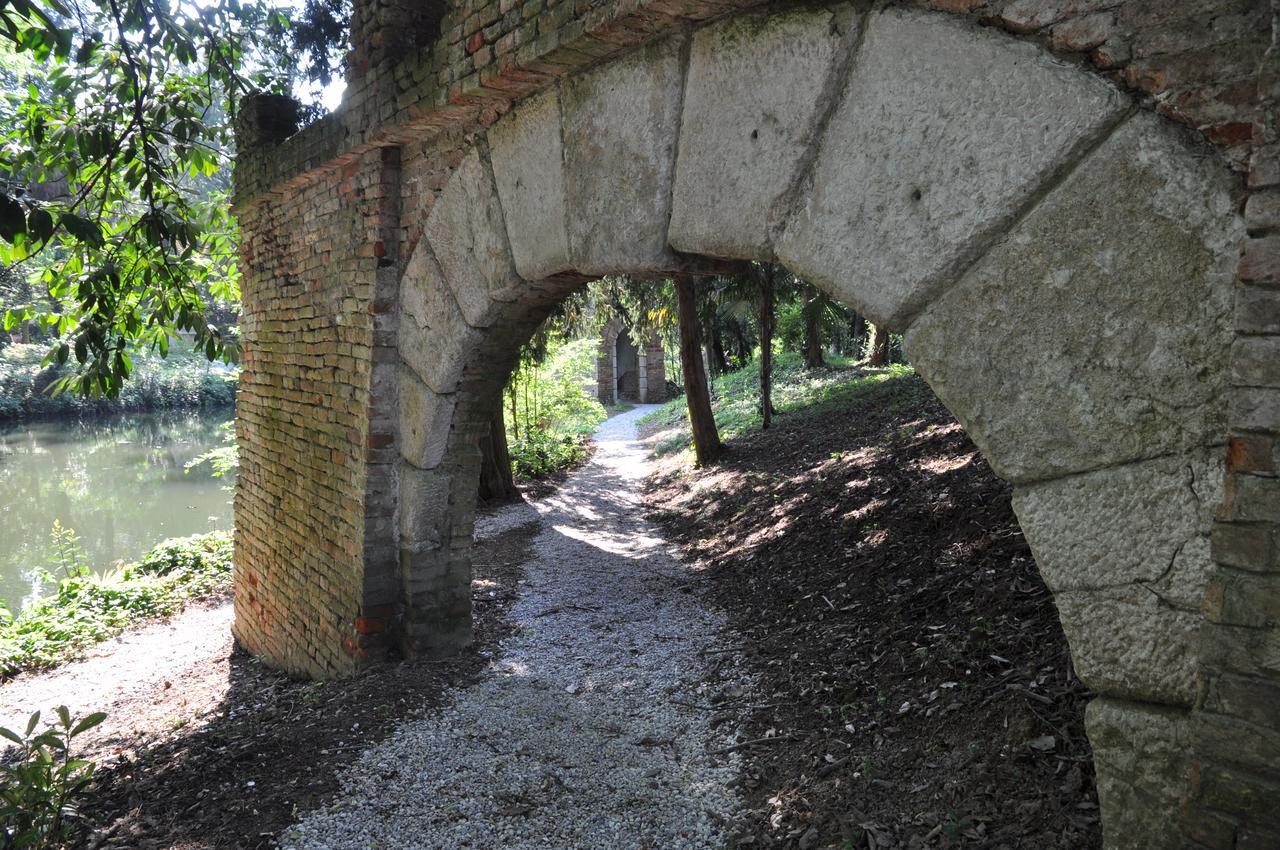 Hotel Villa Condulmer Mogliano Veneto Dış mekan fotoğraf The old bridge over the river