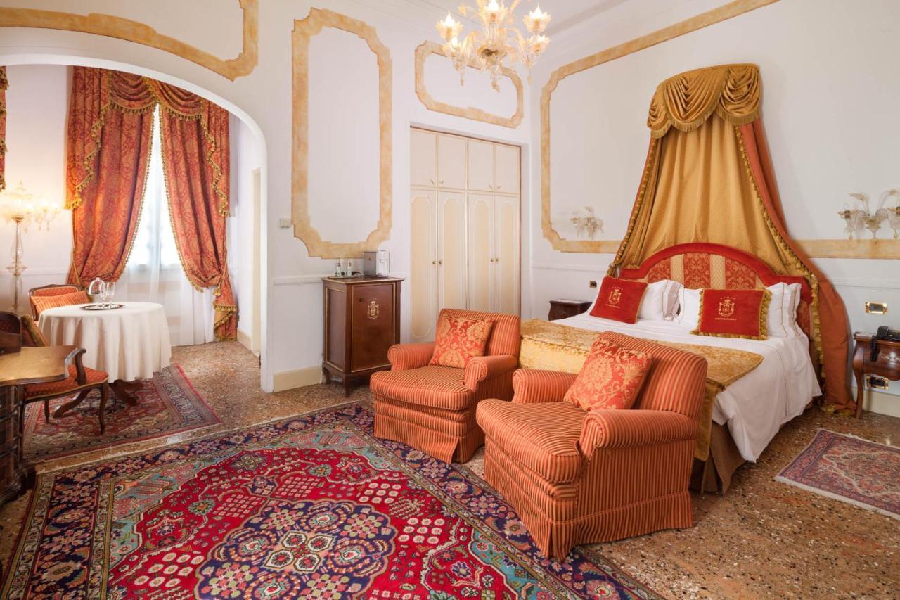 Hotel Villa Condulmer Mogliano Veneto Dış mekan fotoğraf A room at the hotel