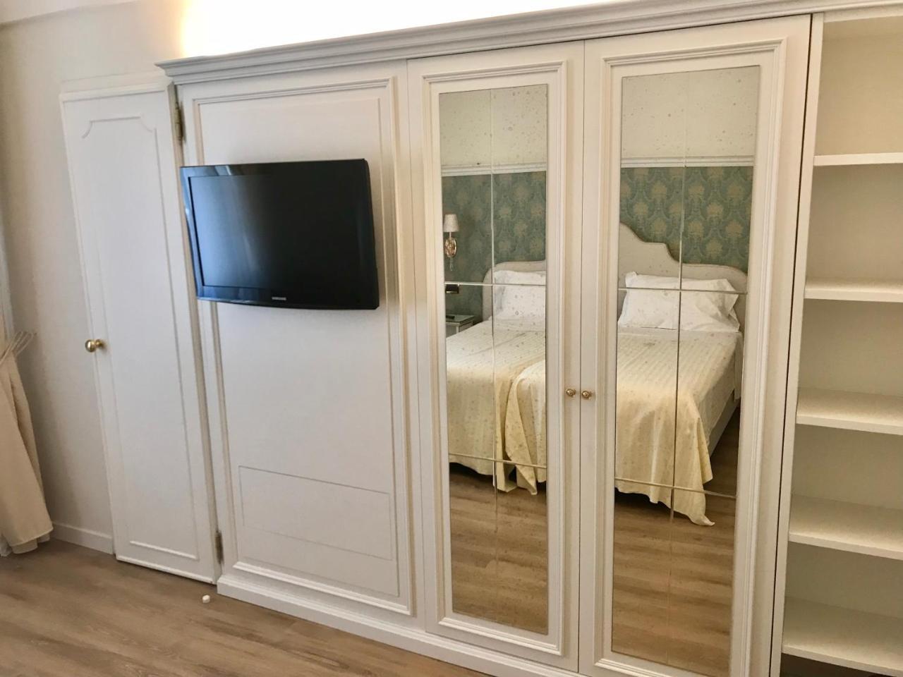 Hotel Villa Condulmer Mogliano Veneto Dış mekan fotoğraf A mirrored armoire
