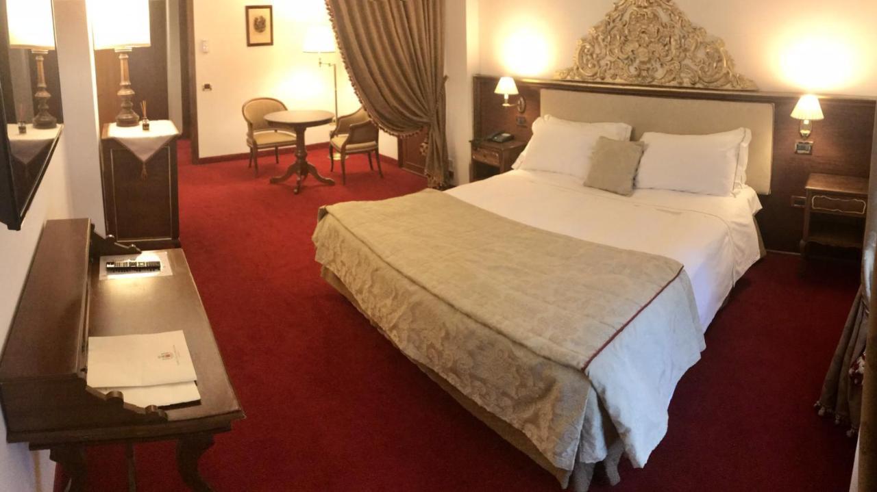 Hotel Villa Condulmer Mogliano Veneto Dış mekan fotoğraf A room at the hotel